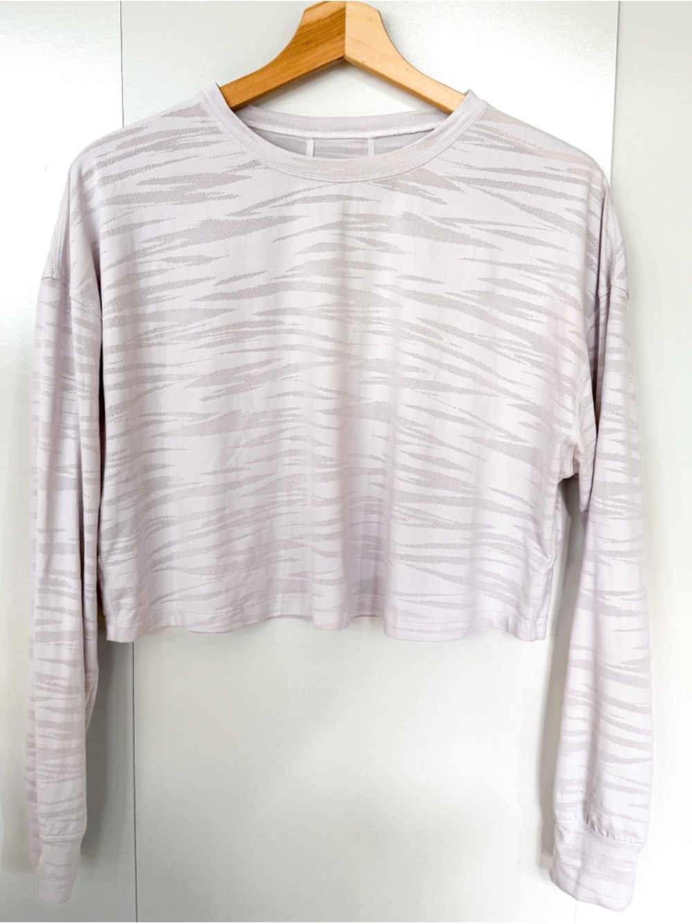 Lululemon Muscle Love Long Sleeve – Size 6